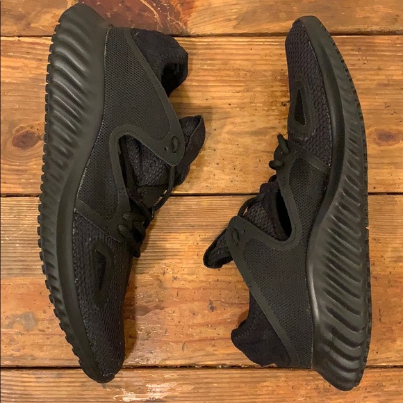 all black womens runners